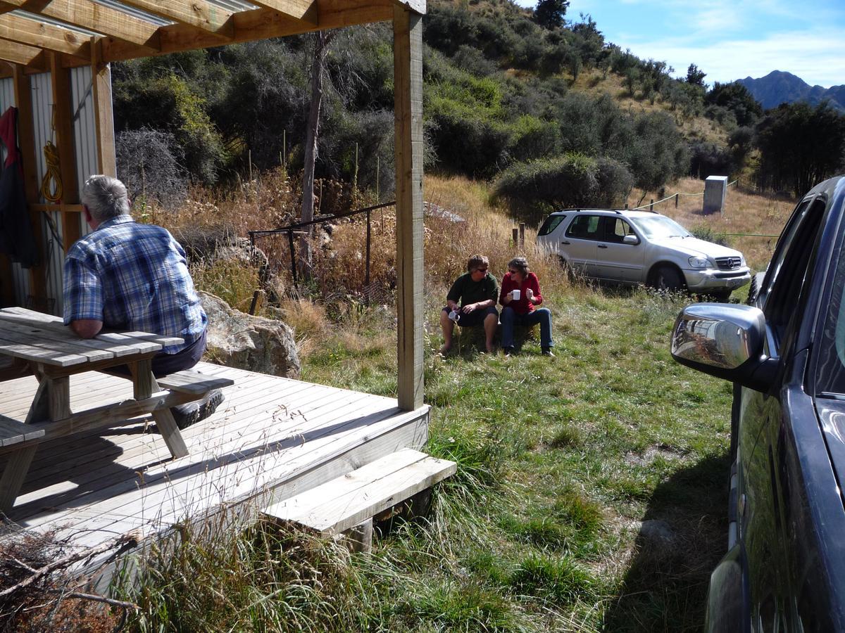 Morning_tea_at_Grey_River_Hut
