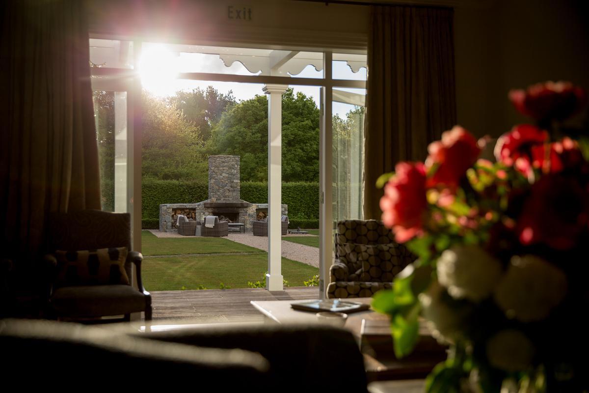 GREAT_ROOM_TO_OUTDOOR_FIRE_MARLBOROUGH_LODGE