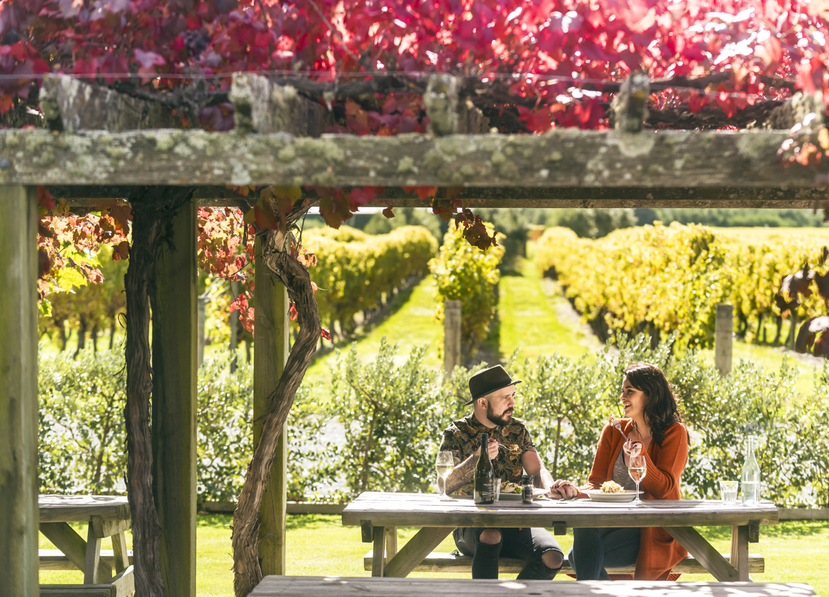 Couple Wairau River Restaurant Autumn (8)