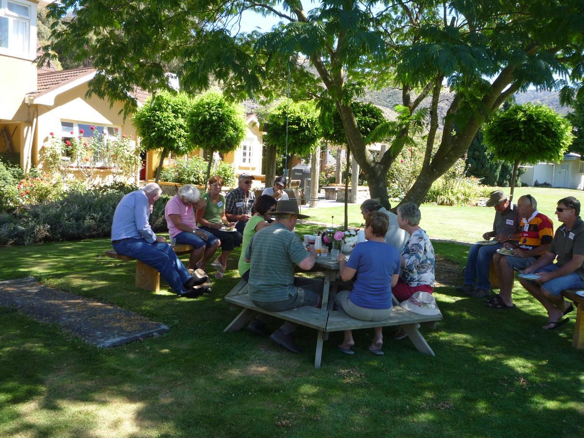 Lunch_at_Upcot_Homestead