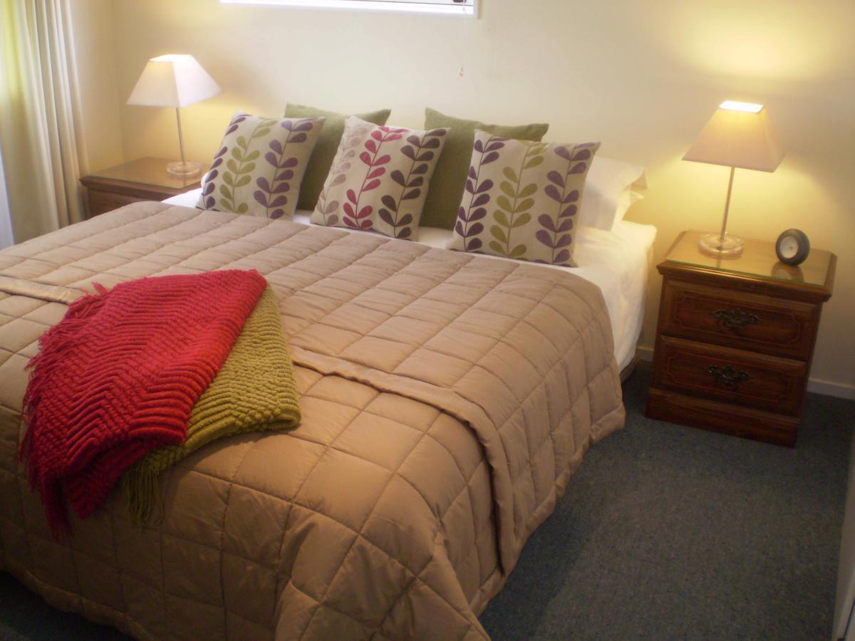Cottage_bedroom_3