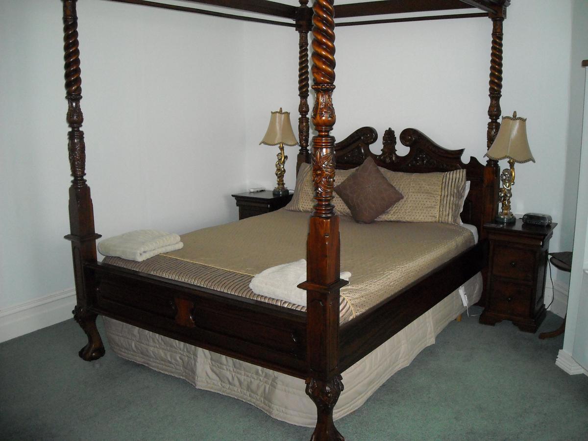 medieval_bed